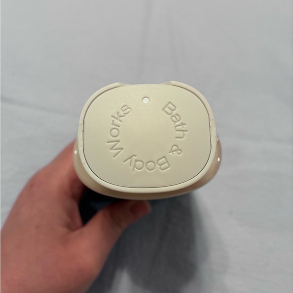 Bath & Body Works “Magic in the Air” Shea & Vitamin E Body Lotion - 8 fl oz - Picture 4 of 5